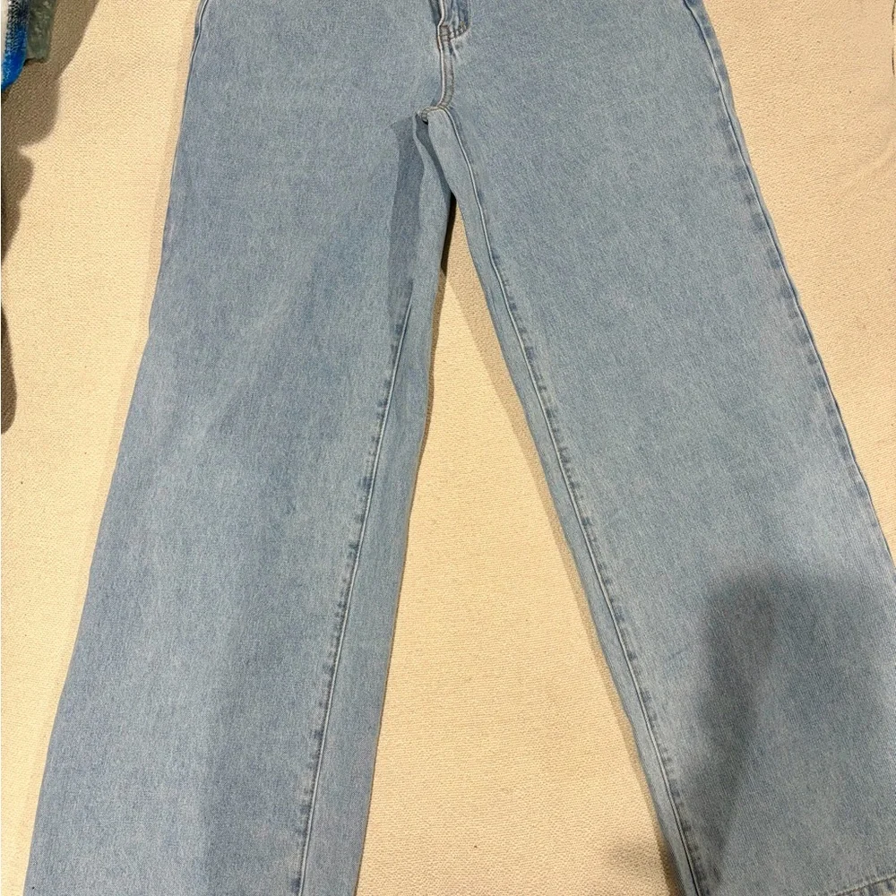 Edikted Blue Denim Jeans Raelynn washed low rise baggy jeans - Picture 2 of 6